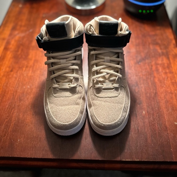 Nike Wmns Air Force 1 07 Mid Leather Premium
(((SMOKE-FREE HOME))) - Picture 3 of 5